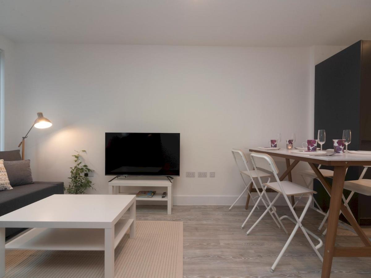 Pass The Keys Spacious Bright Flat 20 Mins To Londres