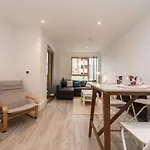 Pass The Keys Spacious Bright Flat 20 Mins To Central London